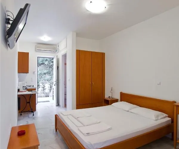 Porto Assini * Tolón